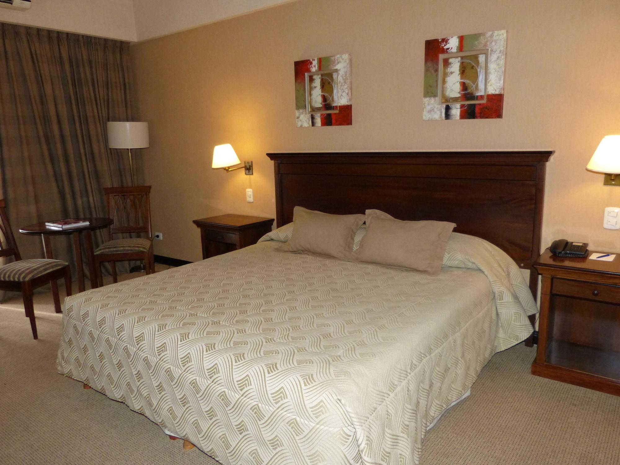 Howard Johnson By Wyndham Resort Pilar Pilar  Exterior foto