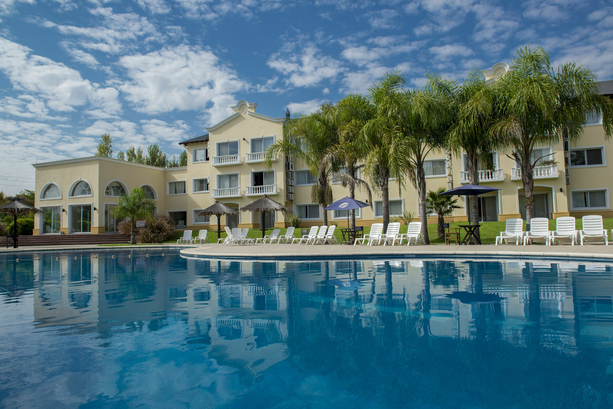 Howard Johnson By Wyndham Resort Pilar Pilar  Exterior foto