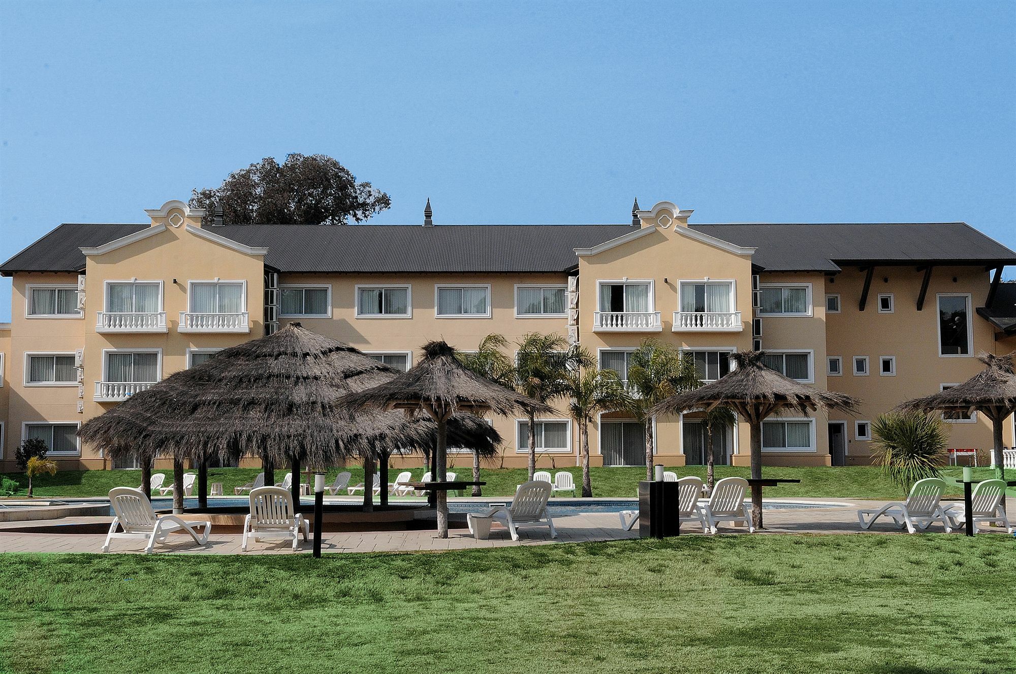 Howard Johnson By Wyndham Resort Pilar Pilar  Exterior foto