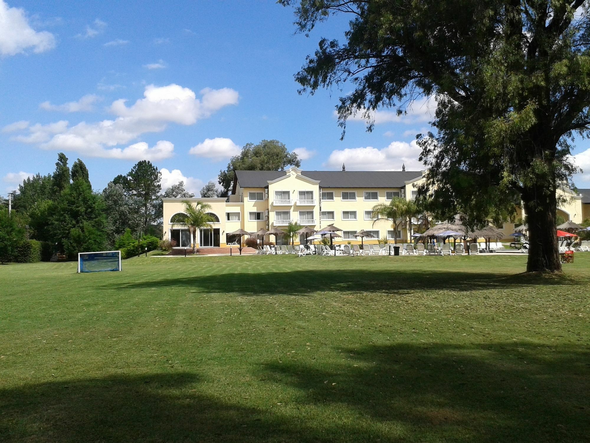 Howard Johnson By Wyndham Resort Pilar Pilar  Exterior foto
